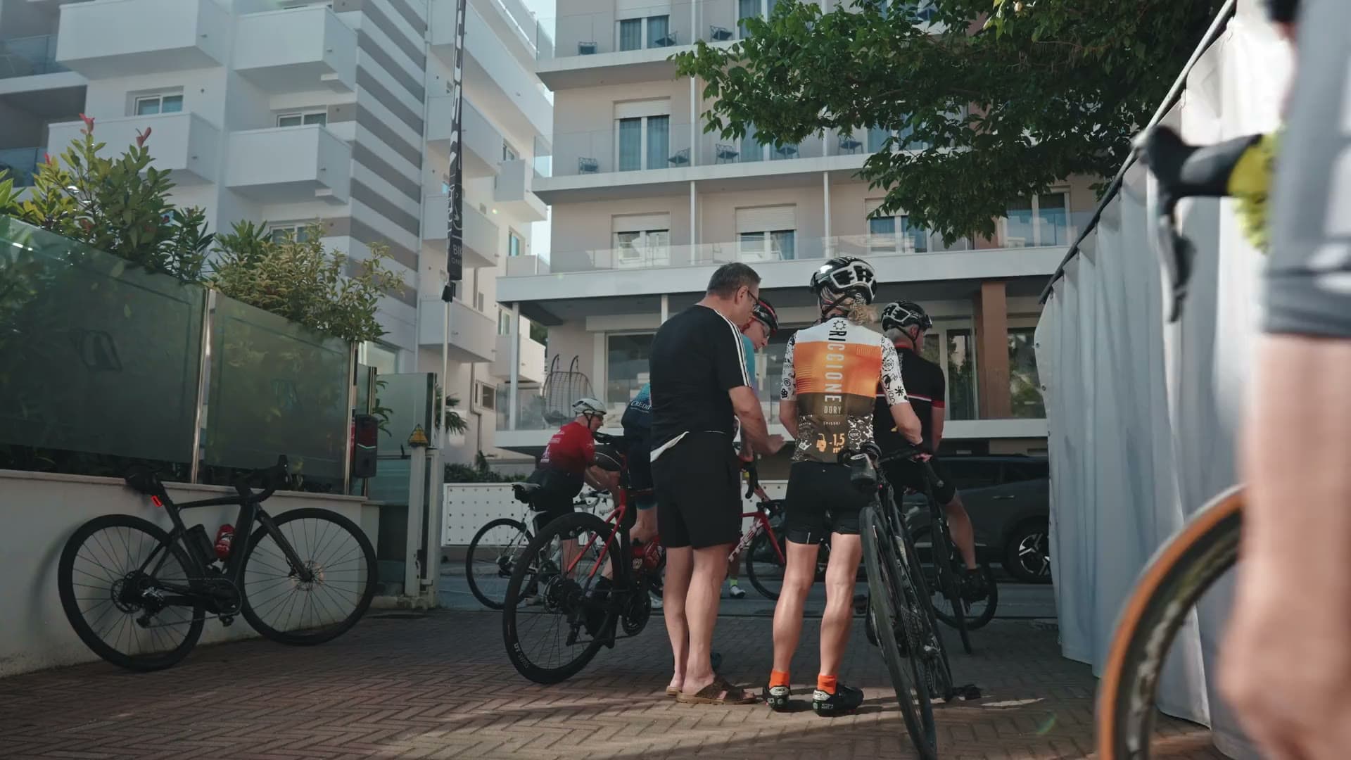 Cyclistes sur les routes de Romagne