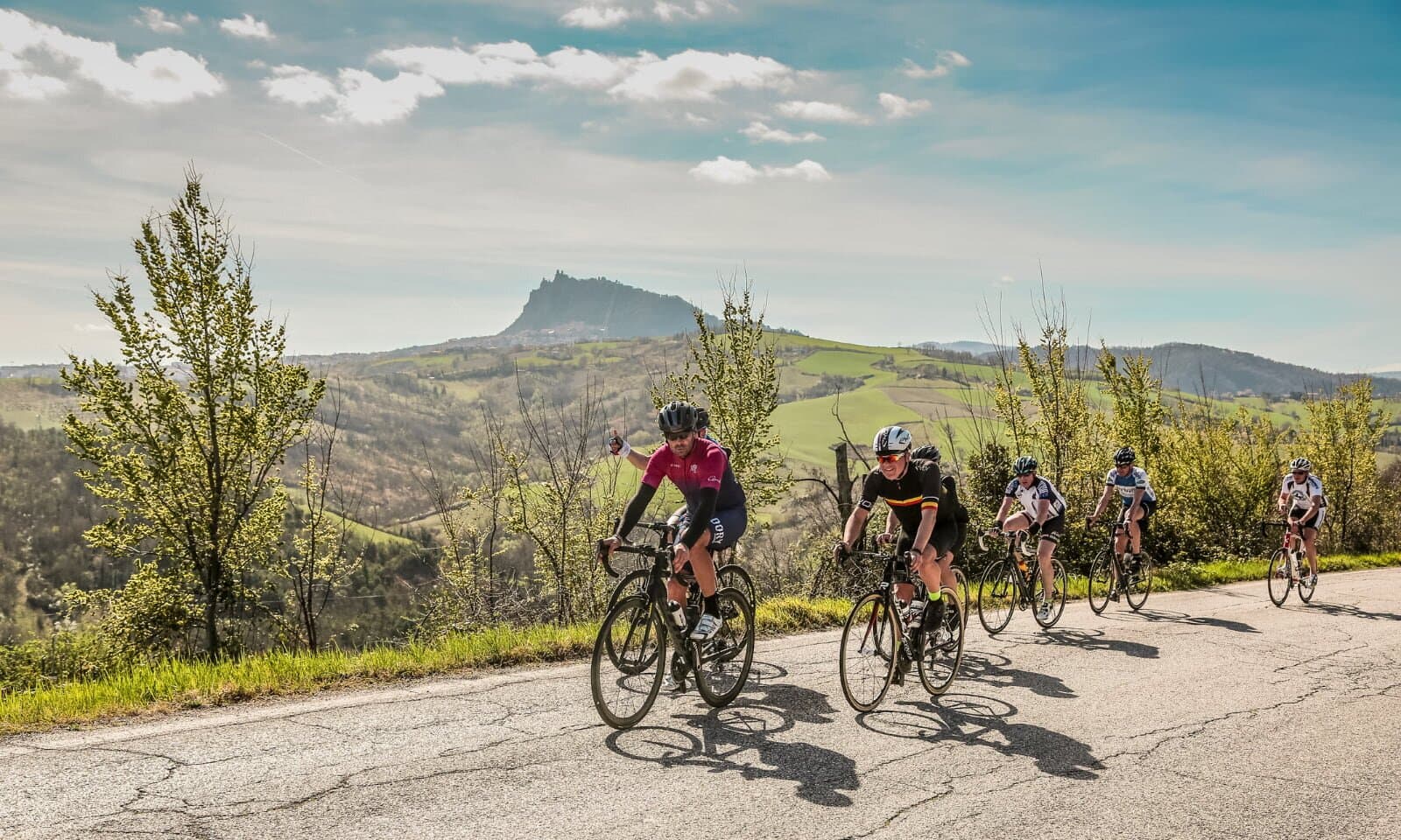Cyclistes sur les routes de Romagne